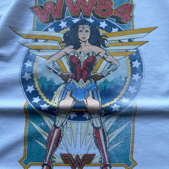 (M) Modern Gal Gadot Wonder Woman WW84 Movie Tee - Picture 2 of 3